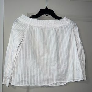 White Rag & Bone off the shoulders flowy shirt!